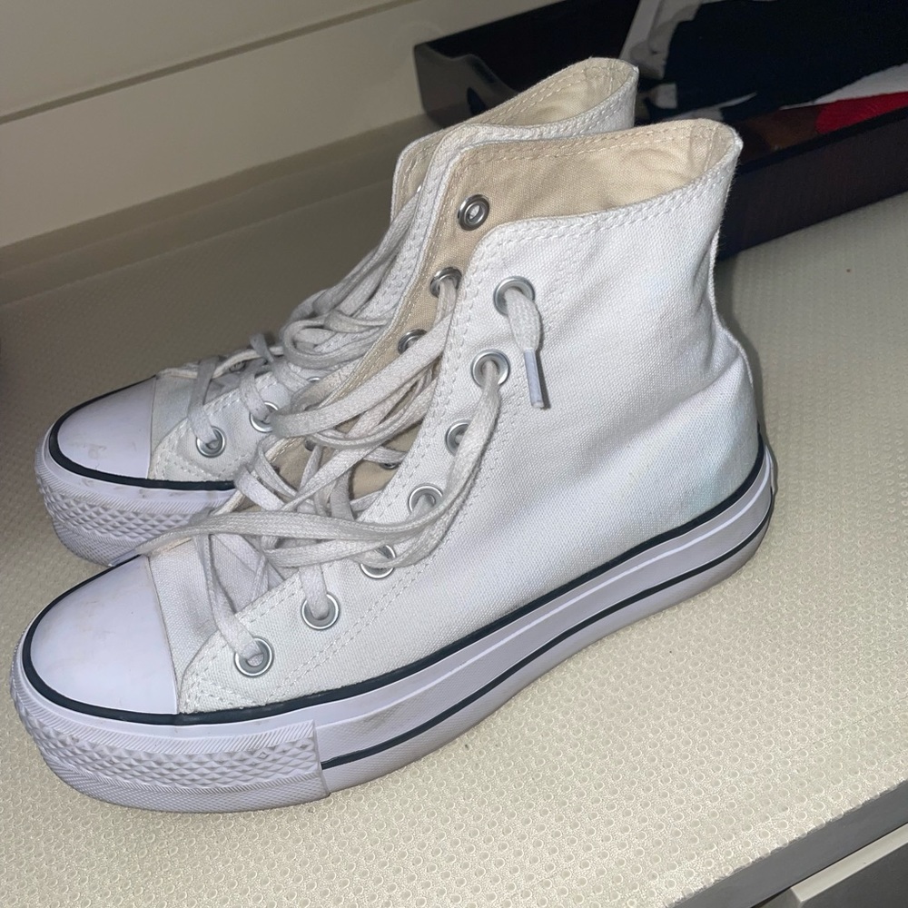 Nike high tops size 6 gently used. Used maybe 4 times.